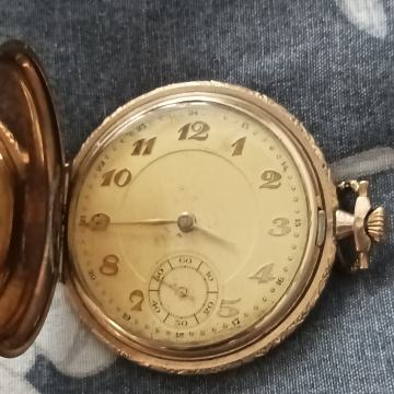 Stari pozlaćeni džepni sat