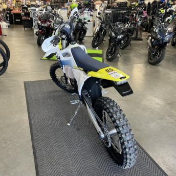 Husqvarna TE 300 ZA REGISTRACIJO 10 SATI KAO NOV KUPLJEN 2025 8000 cm3