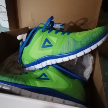 Potpuno nove Peak tenisice br 40