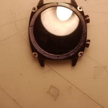 Rabljeni ručni pametni sat za dijelove