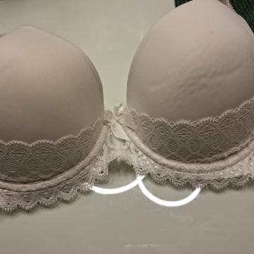 BIJELI PAMUČNI GRUDNJAK 75 C - NOVO