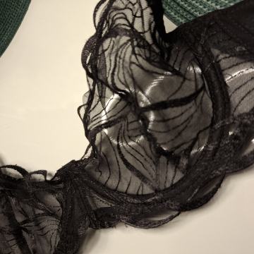 CRNI ČIPKANI GRUDNJAK 75 C i 80 B - NOVO