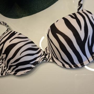 CRNO - BIJELI ZEBRASTI GRUDNJAK 70 B - NOVO