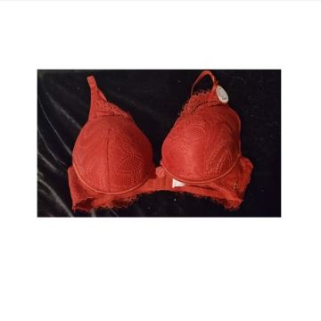 Novi crveni grudnjak veličina 80 C
