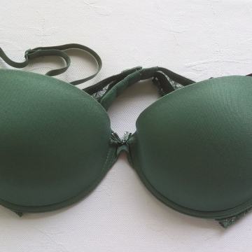 Grudnjak H&M, vel. 75 B - NOVO, S ETIKETOM