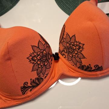 NARANČASTI PAMUČNI GRUDNJAK 80 C - NOVO