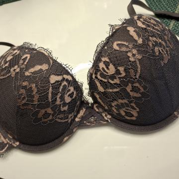 SIVI ČIPKANI GRUDNJAK 80 B - NOVO