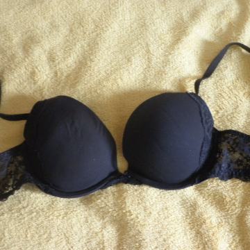 VICTORIA'S SECRET - GRUDNJAK 36 B
