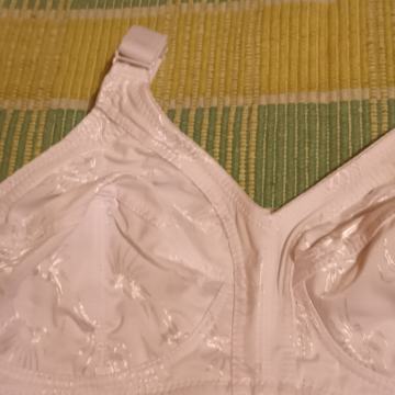 Ženski grudnjak vel.110