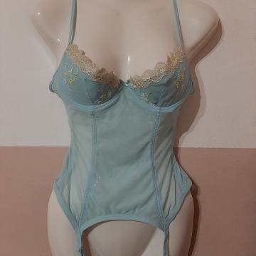 Ženski korzet s halterima