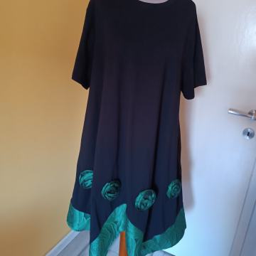 ASIMETRIČNA NOVA HALJINA S RUŽAMA 44/46