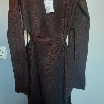 Bakreno sljokičasta haljina