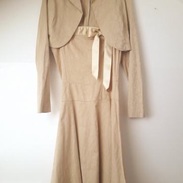 Svečana bež haljina i bolero komplet 38