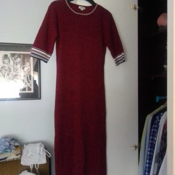 Nova bordo haljina uz tijelo