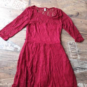 Čipkasta crvena haljina XS / S