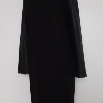 COS mala crna haljina kožne rukave