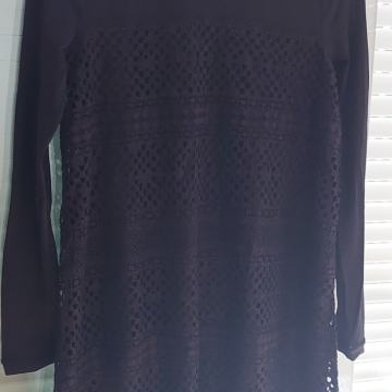 Crna čipkasta haljina