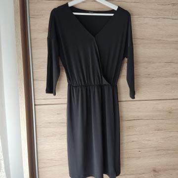 Crna elastična haljina