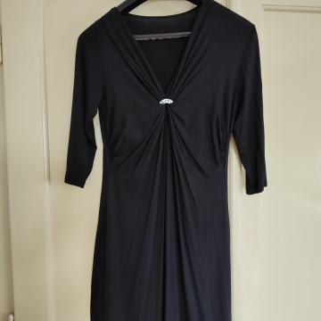 Crna elegantna haljina