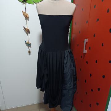 crna haljina bez naramenica 36/38