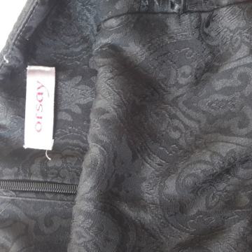 Crna haljina bez naramenica