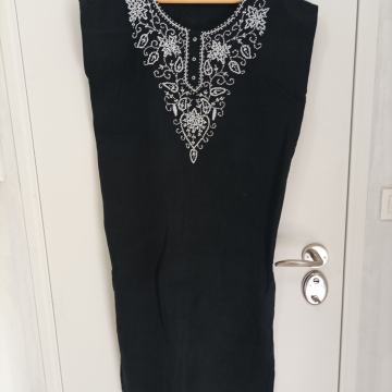 CRNA HALJINA S BIJELIM PERLAMA