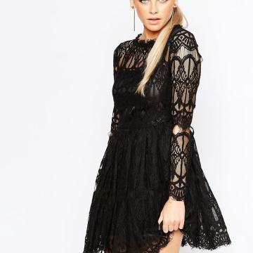 crna haljina od čipke - poštarina uključena