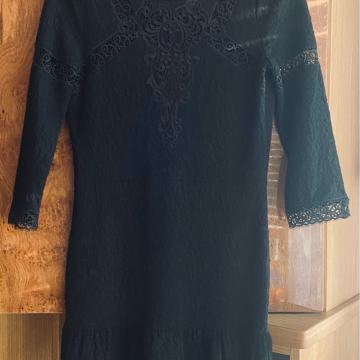 Crna haljina s čipkom