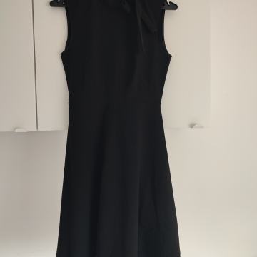 Crna haljina midi
