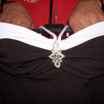 Crna haljinica na bananu