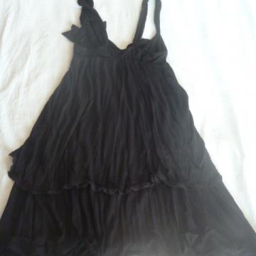 Crna haljinica na bretele veličina S