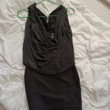 Crna mini haljina sa šljokicama XS