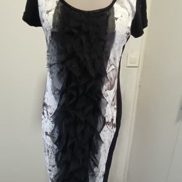 CRNA NEOBIČNA HALJINA S UZORCIMA 38