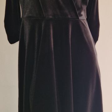 Nova crna plišana haljina