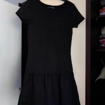 Crna rastezljiva haljina