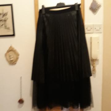 crna suknja duga od tila