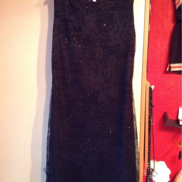 Crna nova svečana haljina