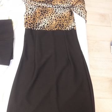 Crna uska haljina