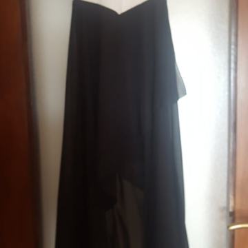 Crno bijela asimetrična haljina na bananu