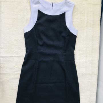 CRNO BIJELA AUDREY HALJINA, klasična i poslovna, NOVA!