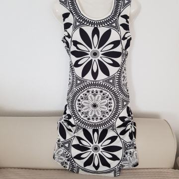 Crno/bijela haljina vel M