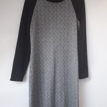 Crno bijela zimska haljina 38 novo