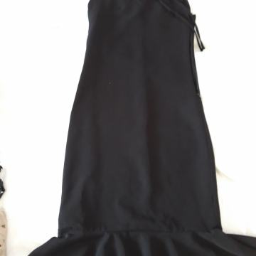 Crrna haljina s čipkom