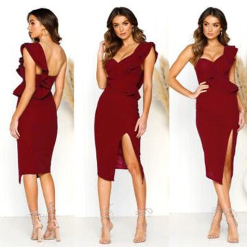 Crvena bordo haljina sa volanom