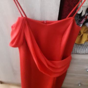 CRVENA ELEGANTNA HALJINA