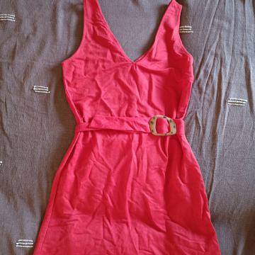 Crvena haljina bez rukava veličina S/M