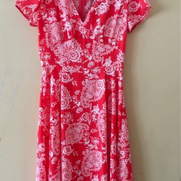 Crvena ljetna haljina s bijelim uzorkom nova M, marka "Love" London