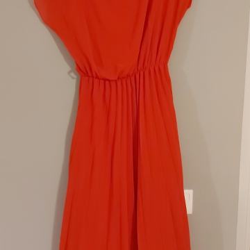 Crvena prekrasna svečana haljina