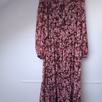 Cvjetna maxi haljina HM 36