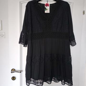 Divna nova crna haljina tunika Italy od čipke broj univerzalan L - XL